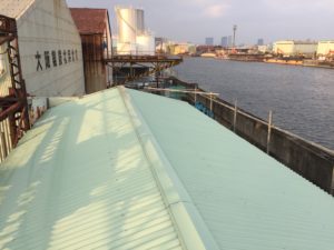 工場屋根の張替えです♪