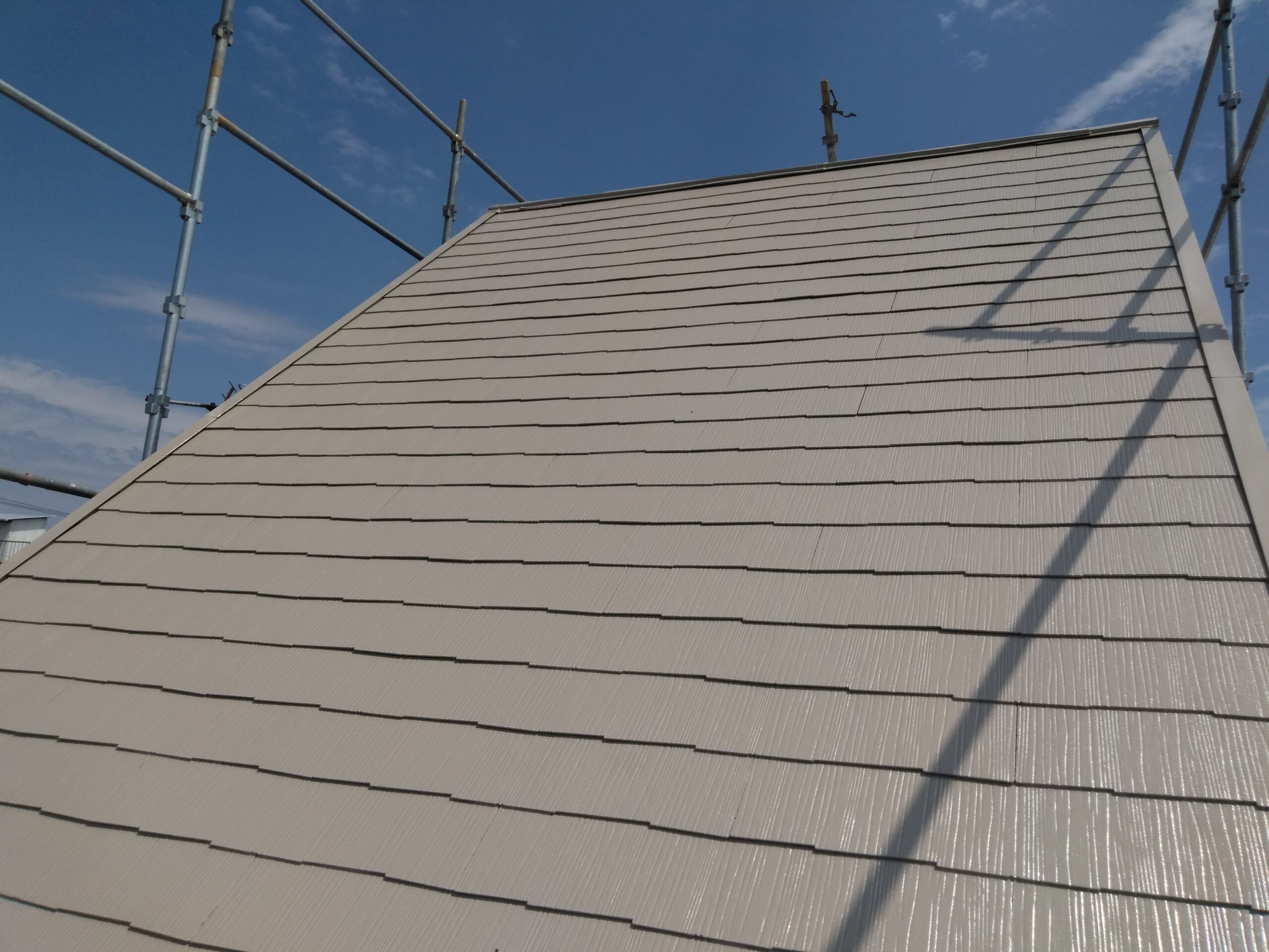 屋根の補修、塗装工事です♬風は怖いです・・・