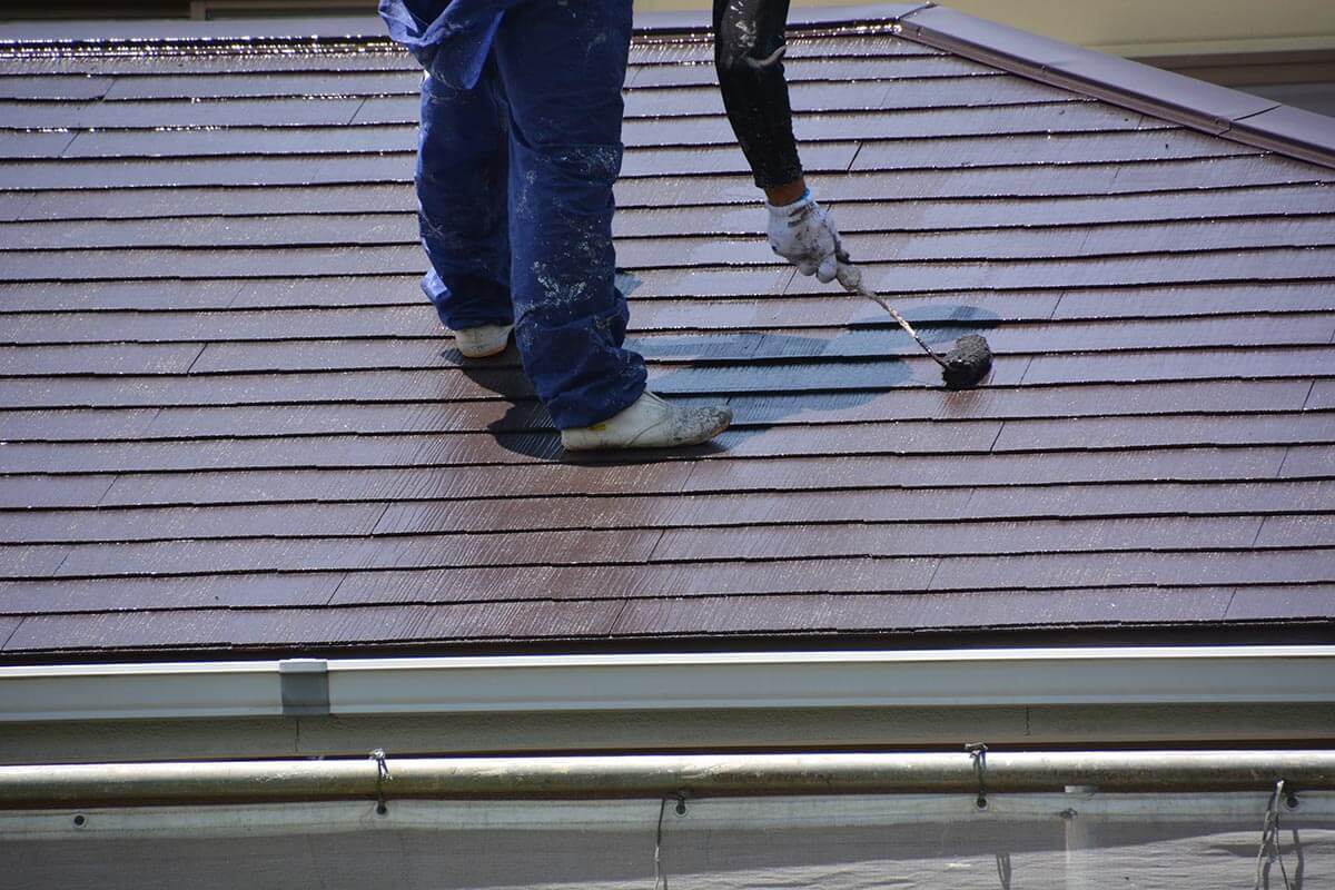 屋根塗装に使われる塗料の耐用年数と塗装劣化によるリスク